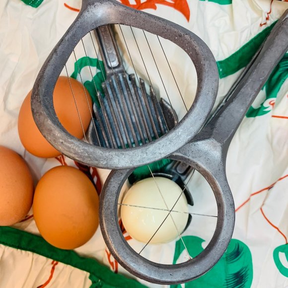 VINTAGE Other - VINTAGE EGG SLICER & EGG WEDGER - WESTMARK COMPANY